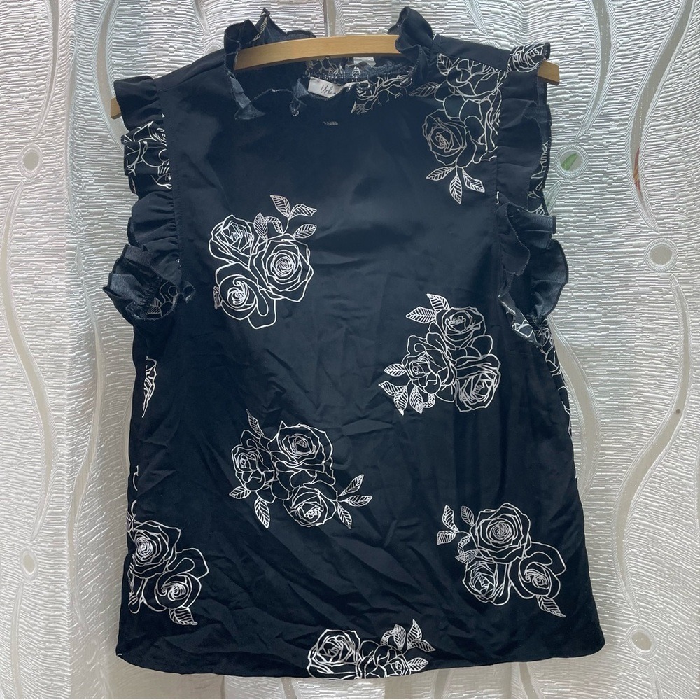 Urban Heritage Floral Ruffle Blouse Womens Small Black White Rose Mock Neck EC